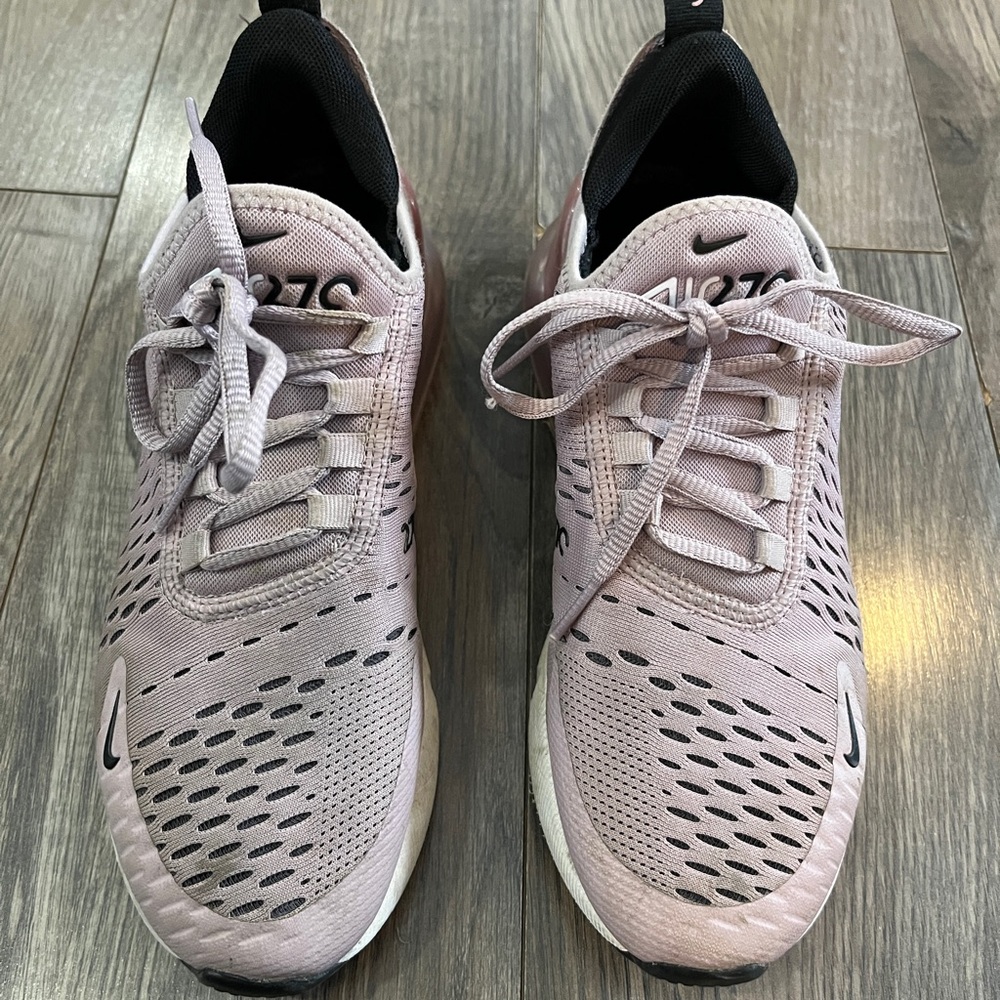 Nike kids Air Max 270 barely rose size 4.5